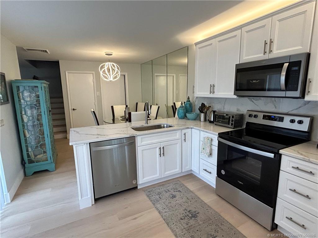 Palm City, Florida 34990, United States, 2 Bedrooms Bedrooms, ,3 BathroomsBathrooms,Residential,Active,137166