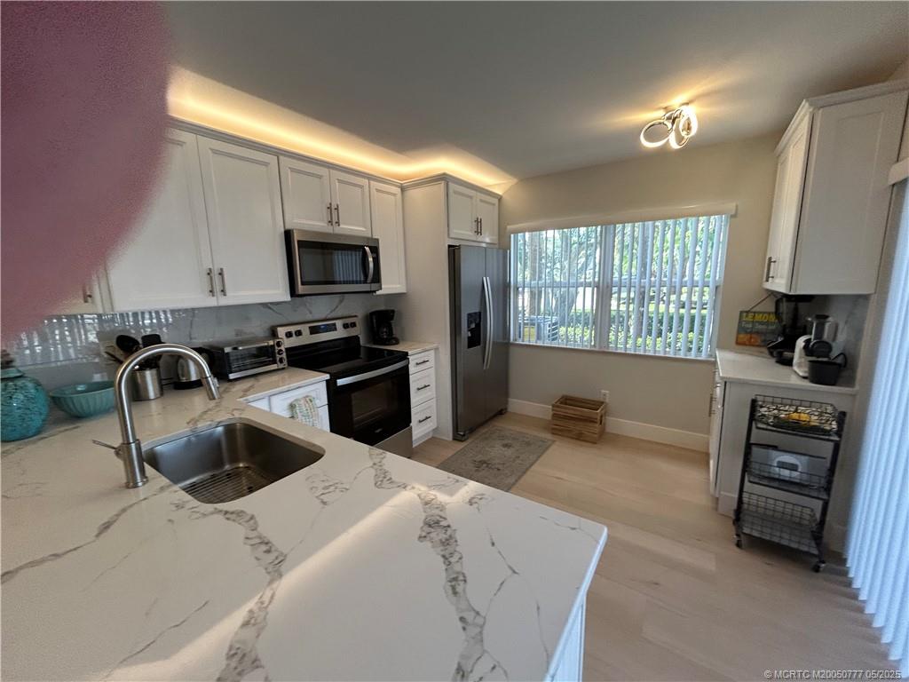 Palm City, Florida 34990, United States, 2 Bedrooms Bedrooms, ,3 BathroomsBathrooms,Residential,Active,137166