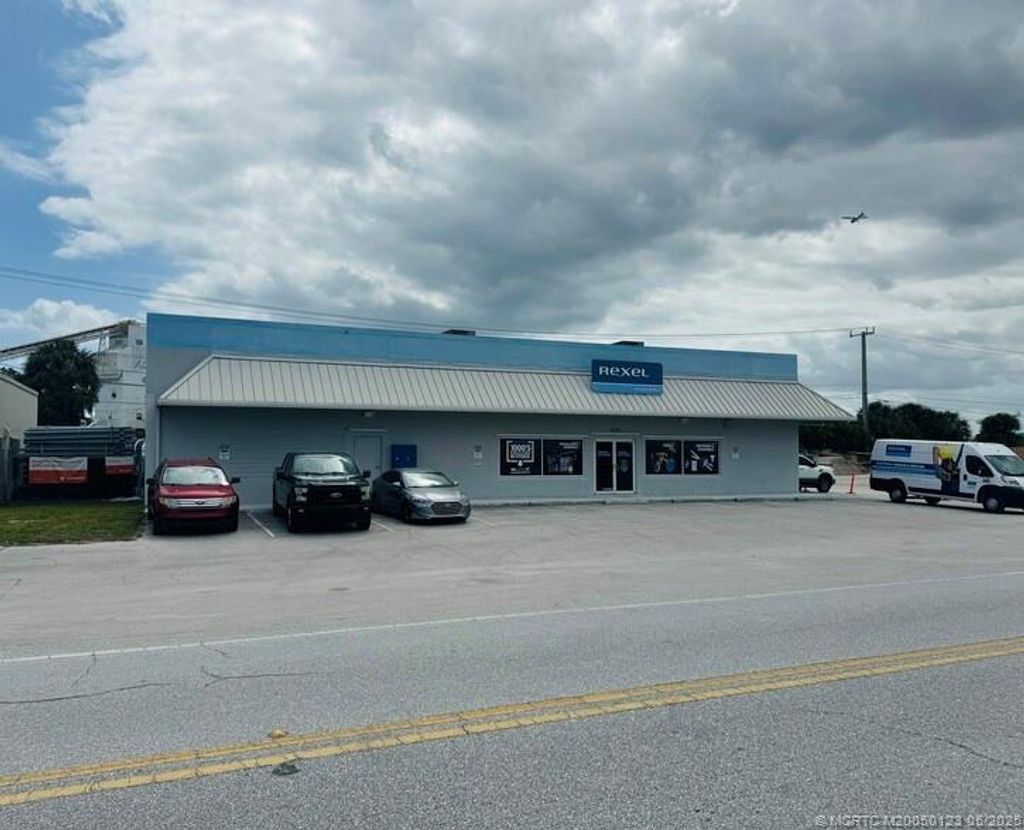 Photo of 1251 SE Dixie Cutoff Road, Stuart, FL 34994 (MLS # M20050123)