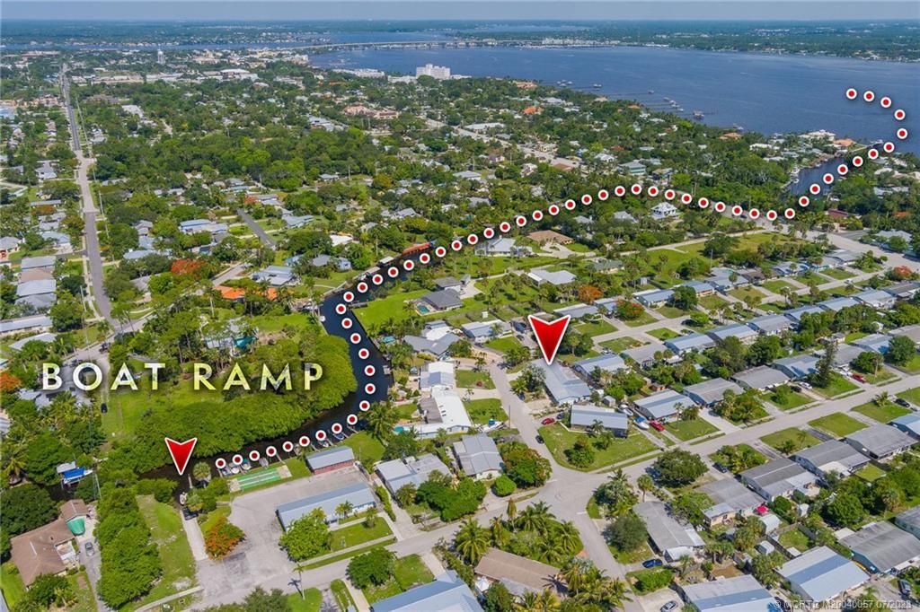 Photo of 441 SE Robalo Court, Stuart, FL 34996 (MLS # M20040057)