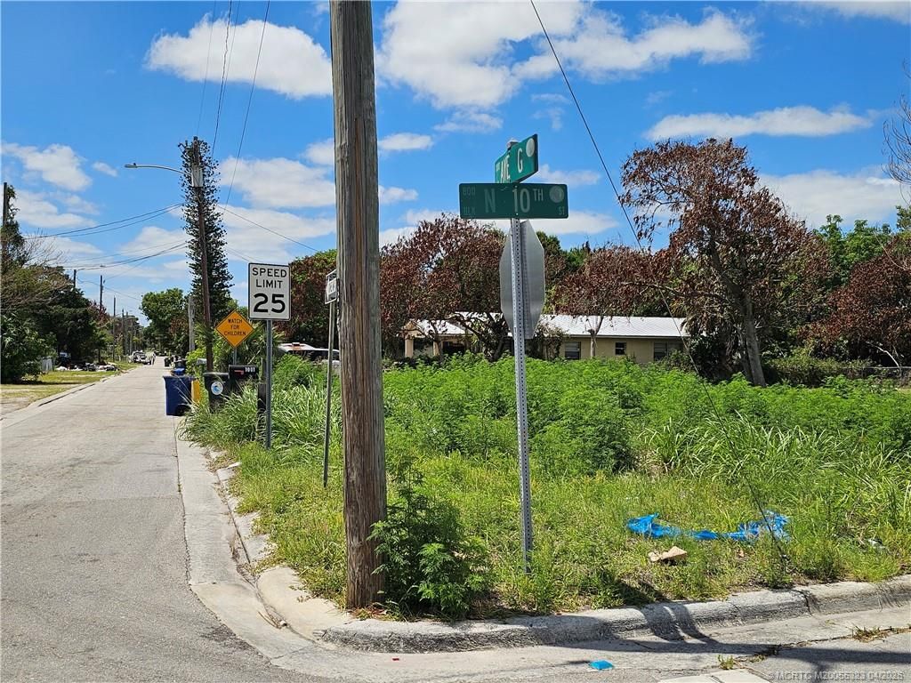 Photo of 1004 Avenue G, Fort Pierce, FL 34950 (MLS # M20055323)