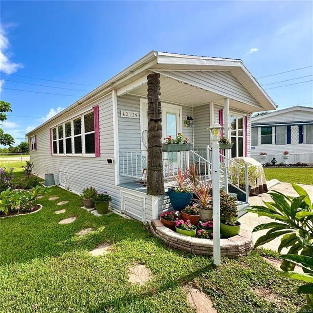 Photo of 2129 Nettles Boulevard, Jensen Beach, FL 34957 (MLS # M20051272)