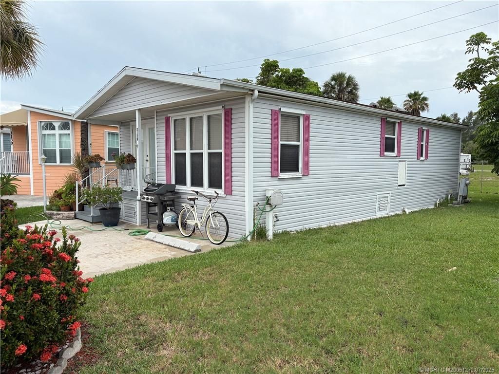 Photo of 2129 Nettles Boulevard, Jensen Beach, FL 34957 (MLS # M20051272)