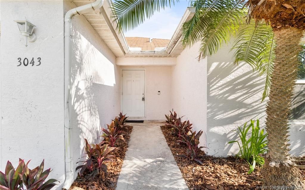 Photo of 3043 SE Banyan Street, Stuart, FL 34997 (MLS # M20039384)
