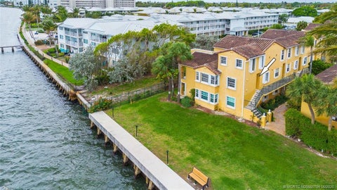 Condo For Rent - 1060 Lake Shore Drive #201<br/> West Palm Beach, FL 33403