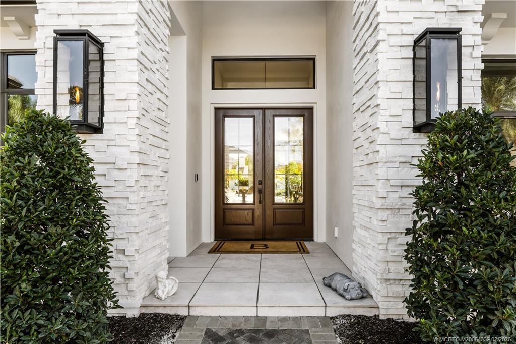 9058 SE Star Island Way