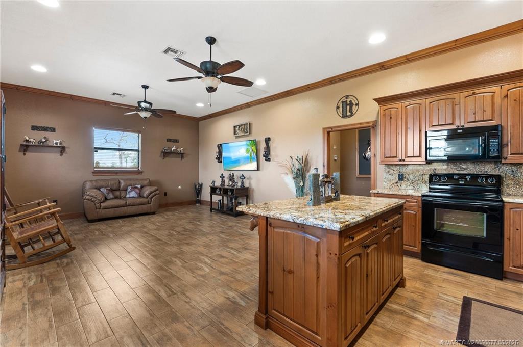 Stuart, Florida, 34997, United States, 2 Bedrooms Bedrooms, ,3 BathroomsBathrooms,Residential,Active,1839786