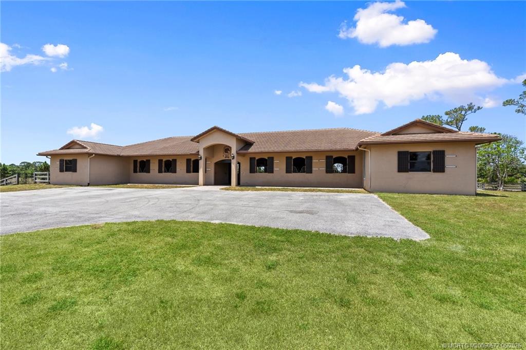 Stuart, Florida, 34997, United States, 2 Bedrooms Bedrooms, ,3 BathroomsBathrooms,Residential,Active,1839786