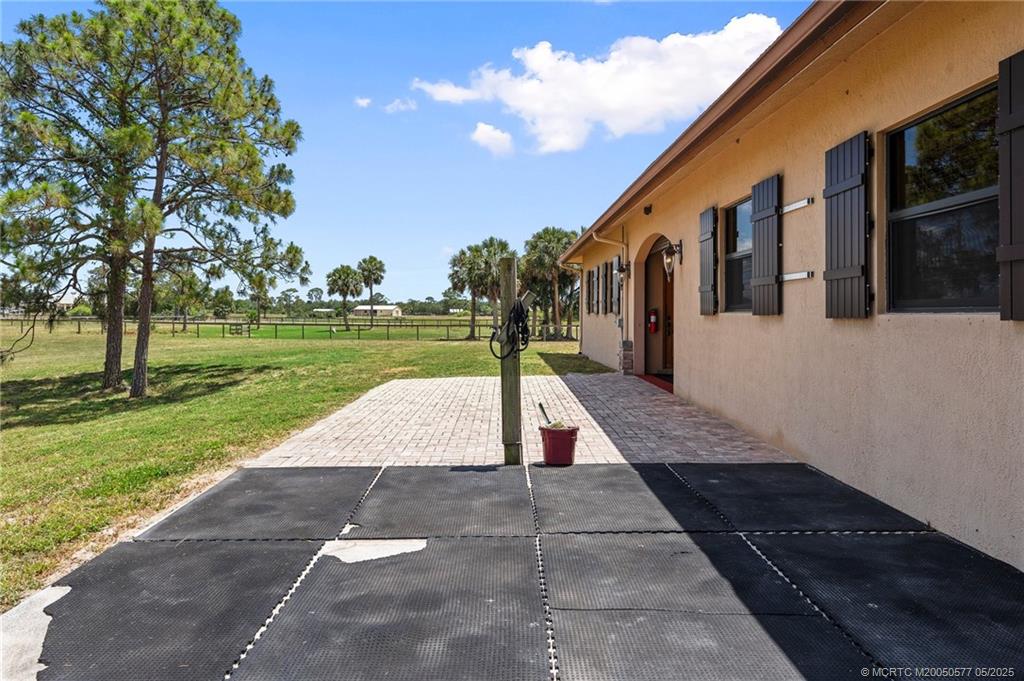 Stuart, Florida, 34997, United States, 2 Bedrooms Bedrooms, ,3 BathroomsBathrooms,Residential,Active,1839786