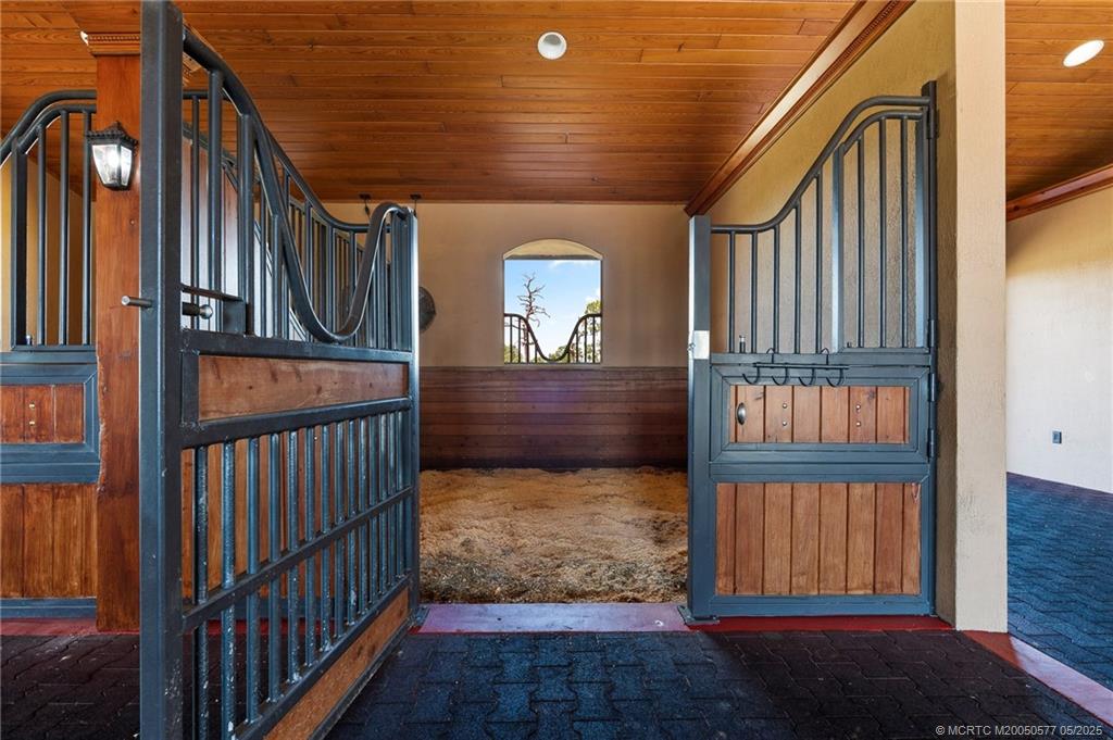 Stuart, Florida, 34997, United States, 2 Bedrooms Bedrooms, ,3 BathroomsBathrooms,Residential,Active,1839786