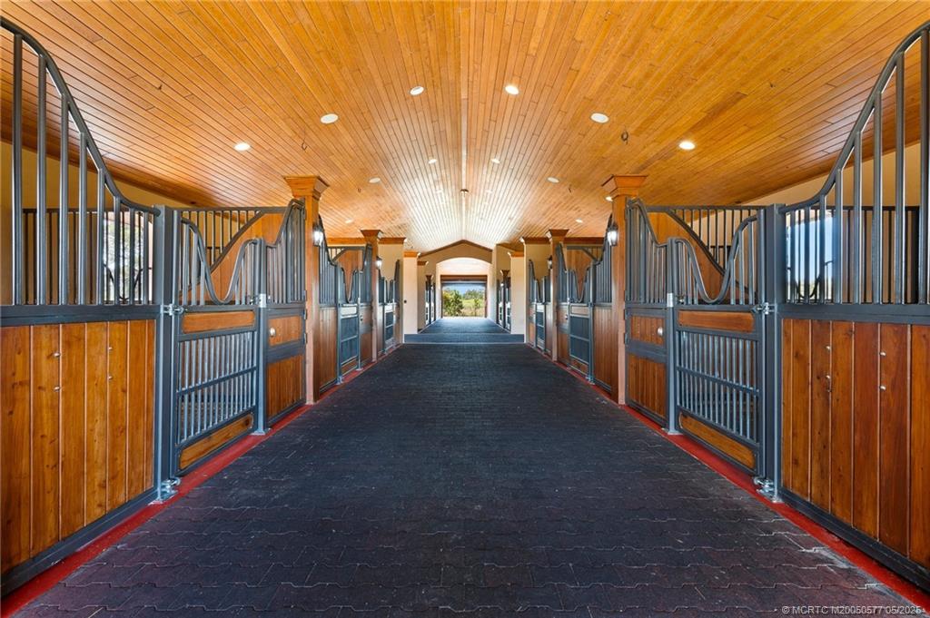 Stuart, Florida, 34997, United States, 2 Bedrooms Bedrooms, ,3 BathroomsBathrooms,Residential,Active,1839786