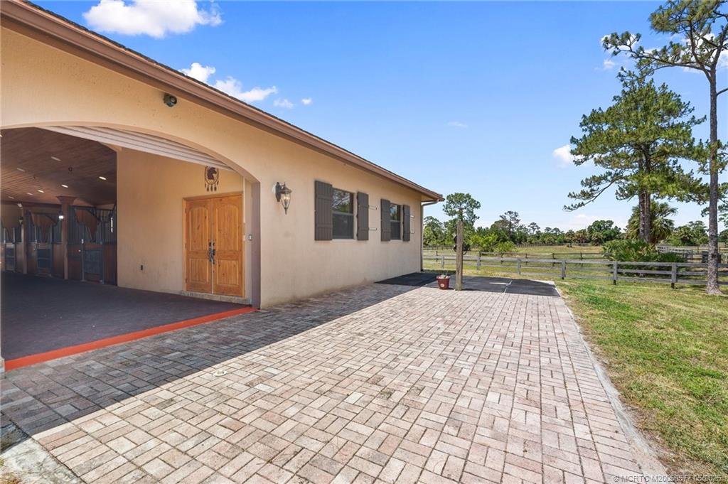 Stuart, Florida, 34997, United States, 2 Bedrooms Bedrooms, ,3 BathroomsBathrooms,Residential,Active,1839786