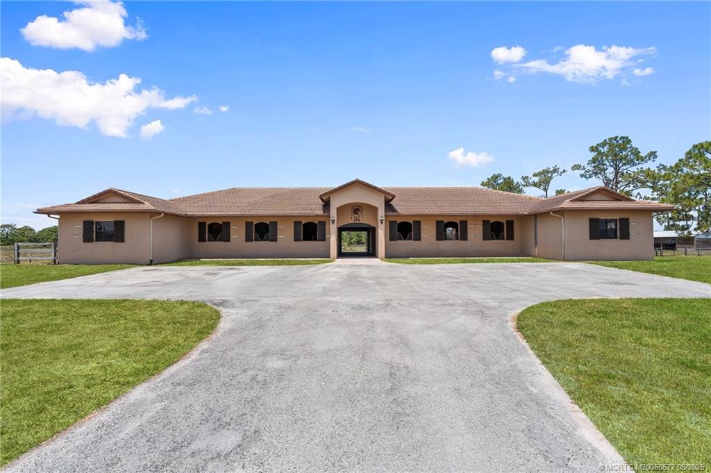 Stuart, Florida, 34997, United States, 2 Bedrooms Bedrooms, ,3 BathroomsBathrooms,Residential,Active,1839786