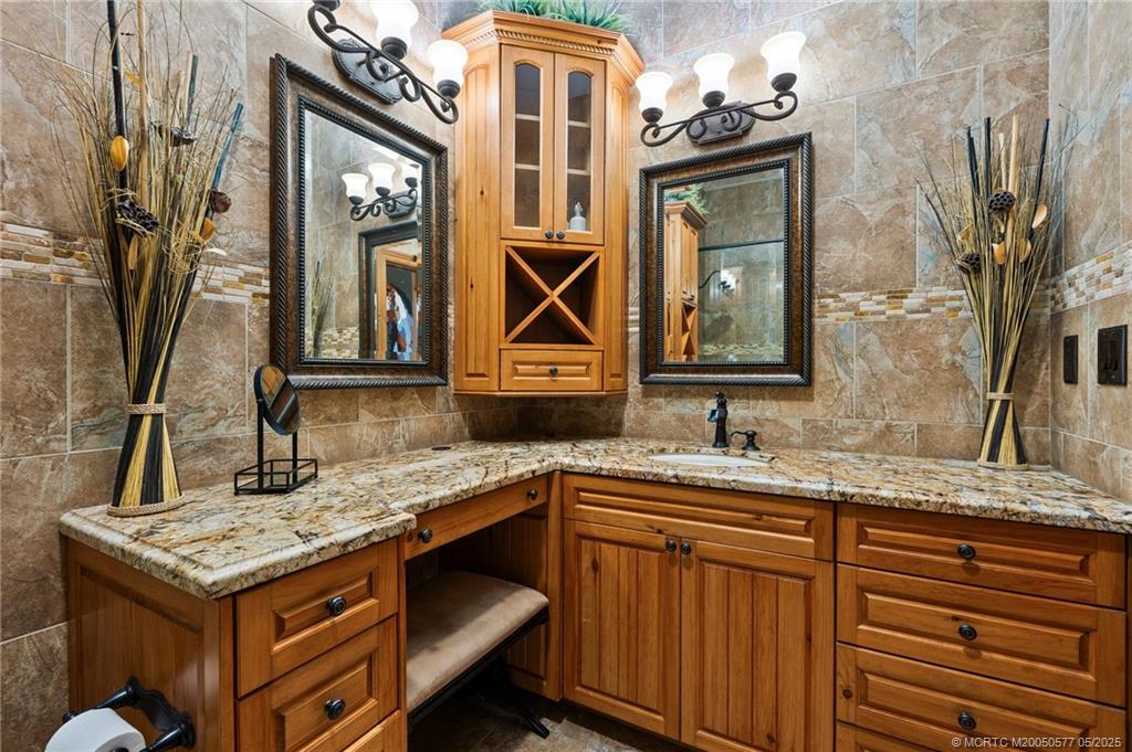 Stuart, Florida, 34997, United States, 2 Bedrooms Bedrooms, ,3 BathroomsBathrooms,Residential,Active,1839786