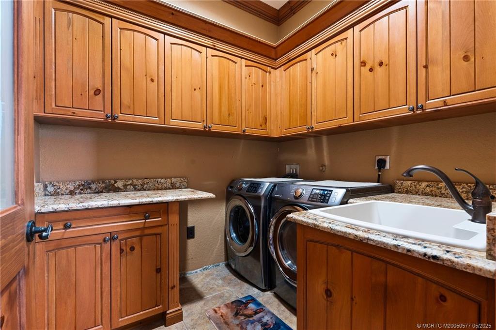 Stuart, Florida, 34997, United States, 2 Bedrooms Bedrooms, ,3 BathroomsBathrooms,Residential,Active,1839786