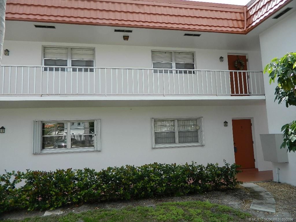 Photo of 2600 SE Ocean Boulevard #Y1, Stuart, FL 34996 (MLS # M20038631)