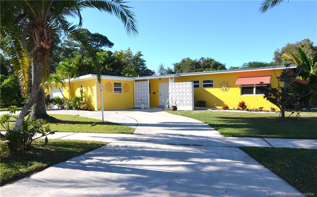 Photo of 2872 SE Merritt Terrace, Port Saint Lucie, FL 34952 (MLS # M20047665)