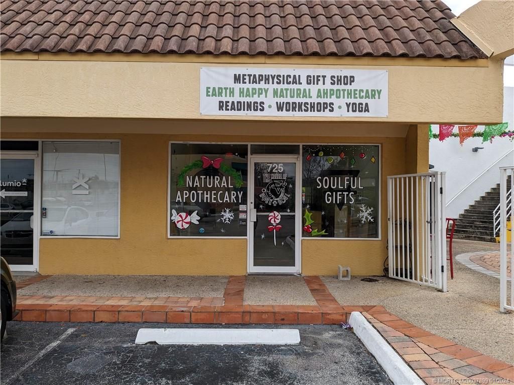 Photo of 701 NW Federal Highway #725, Stuart, FL 34994 (MLS # M20037899)