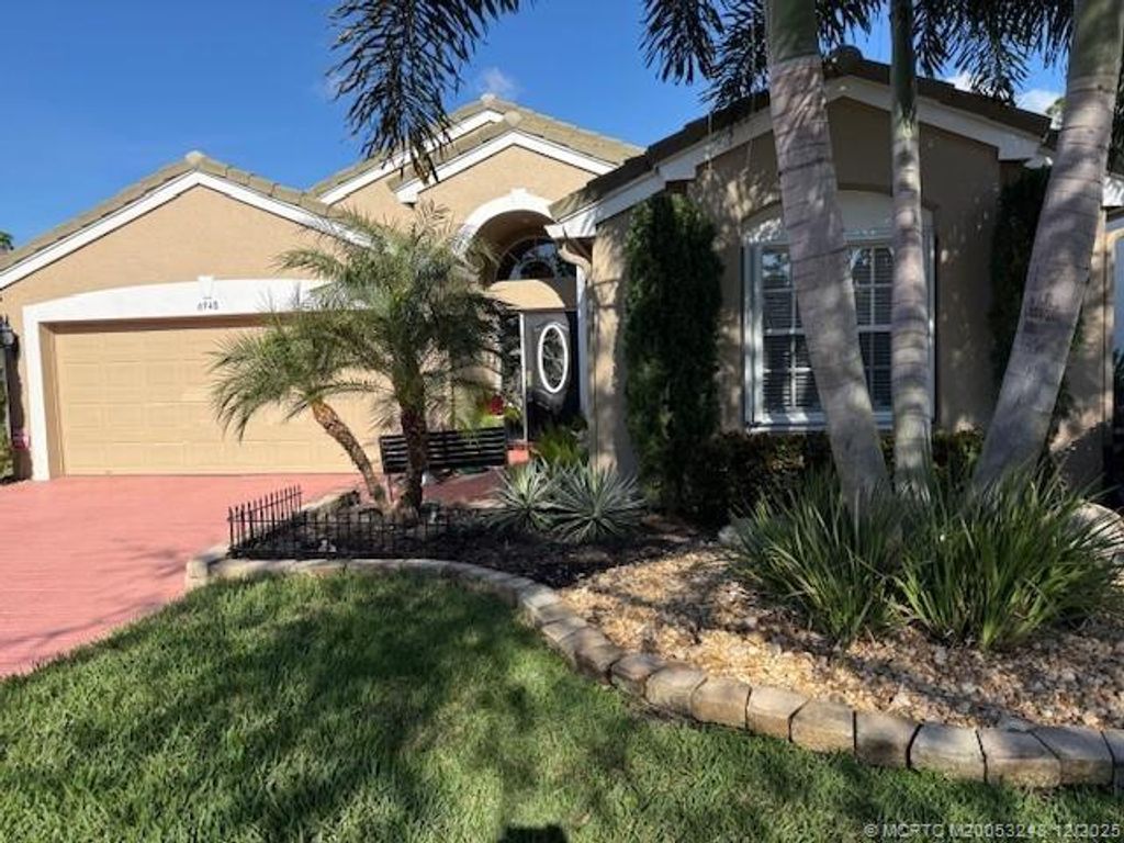 Photo of 6948 SE Twin Oaks Circle, Stuart, FL 34997 (MLS # M20053248)