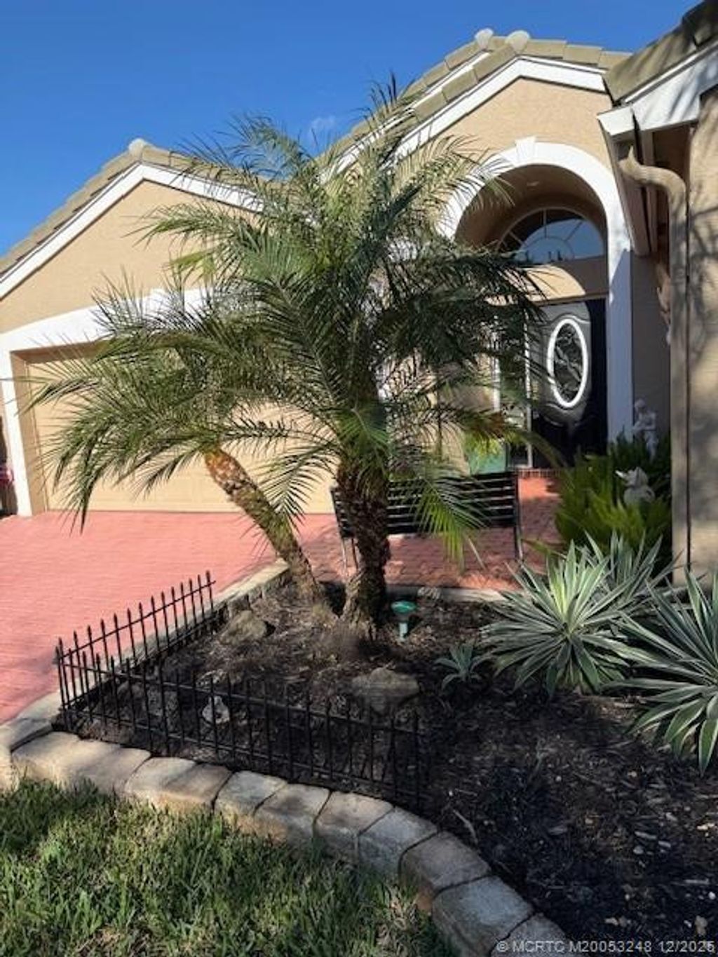 Photo of 6948 SE Twin Oaks Circle, Stuart, FL 34997 (MLS # M20053248)