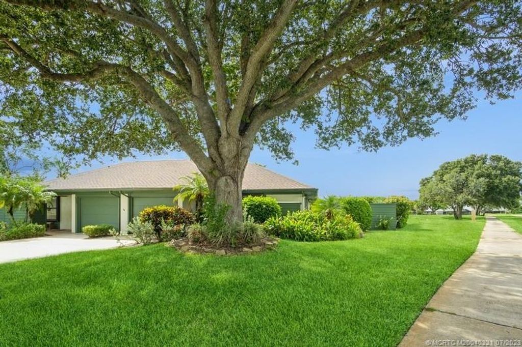 Photo of 6904 SE Bunker Hill Drive, Hobe Sound, FL 33455 (MLS # M20040221)