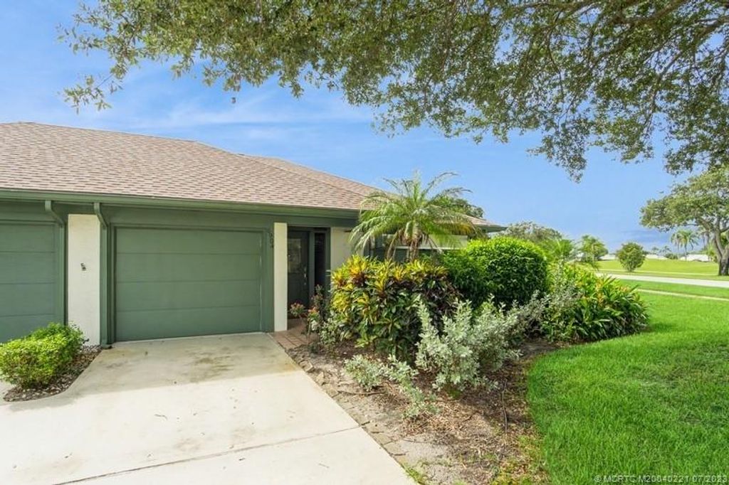 Photo of 6904 SE Bunker Hill Drive, Hobe Sound, FL 33455 (MLS # M20040221)