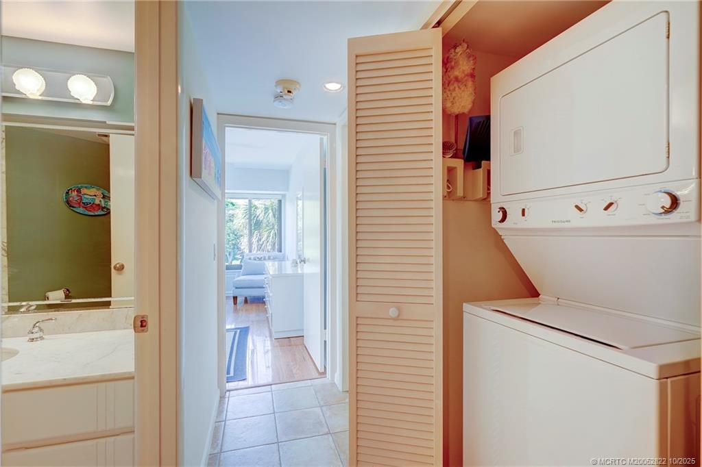 Stuart, Florida 34996, United States, 3 Bedrooms Bedrooms, ,3 BathroomsBathrooms,Residential,Active,234713