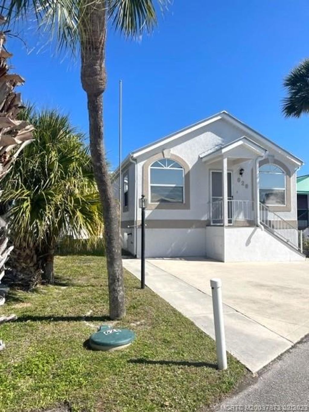 Photo of 628 Nettles Boulevard, Jensen Beach, FL 34957 (MLS # M20037873)