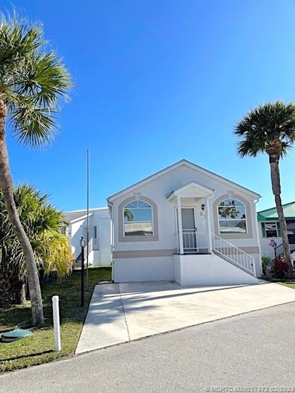 Photo of 628 Nettles Boulevard, Jensen Beach, FL 34957 (MLS # M20037873)