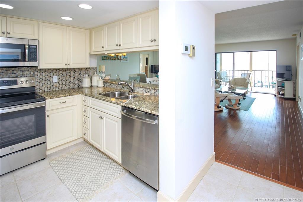 Stuart, Florida 34996, United States, 2 Bedrooms Bedrooms, ,2 BathroomsBathrooms,Residential,Active,9629