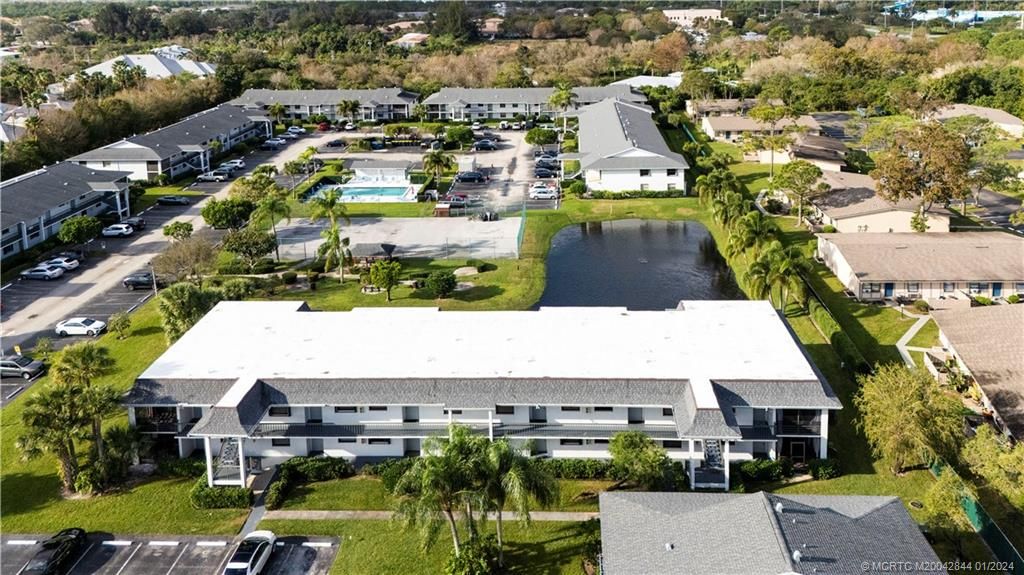 Photo of 1271 SE Parkview Place #H-6, Stuart, FL 34994 (MLS # M20042844)