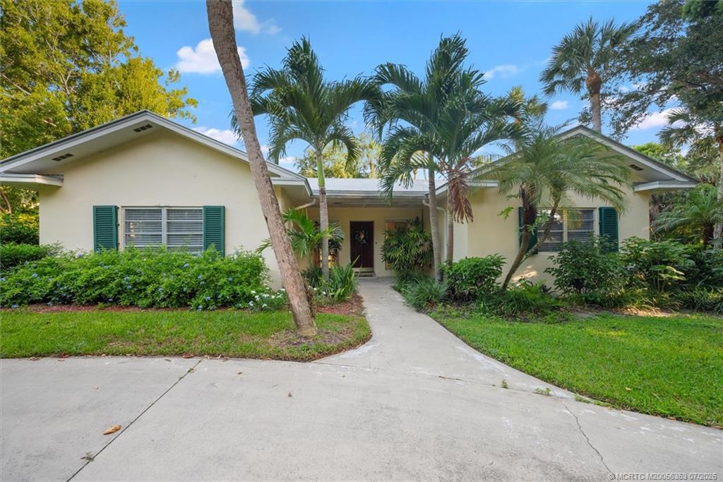 Photo of 24 VIA LUCINDIA Drive, Sewalls Point, FL 34996 (MLS # M20056353)
