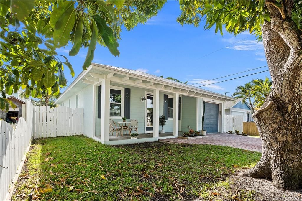 Photo of 1004 SE 9th Street, Stuart, FL 34996 (MLS # M20042173)