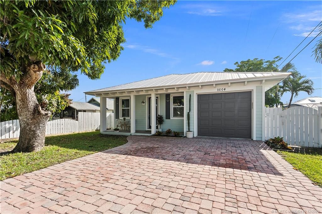 Photo of 1004 SE 9th Street, Stuart, FL 34996 (MLS # M20042173)