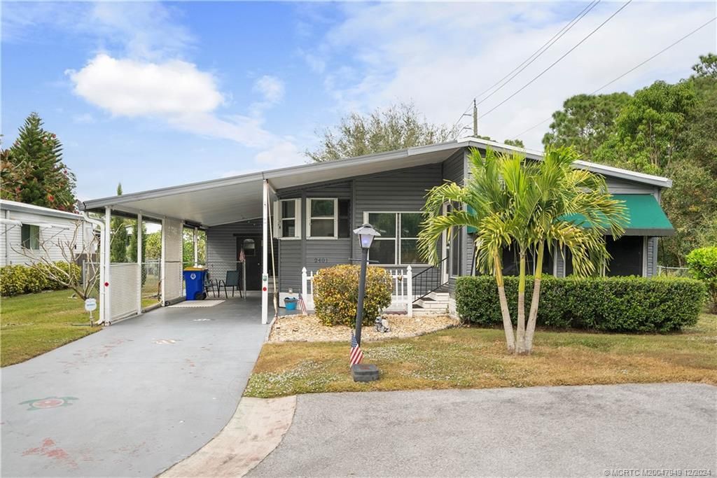 Photo of 2401 SW Olds Place, Stuart, FL 34997 (MLS # M20047949)