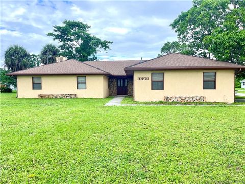 Photo of 1025 SE 10th Street, Stuart, FL 34996 (MLS # M20052399)