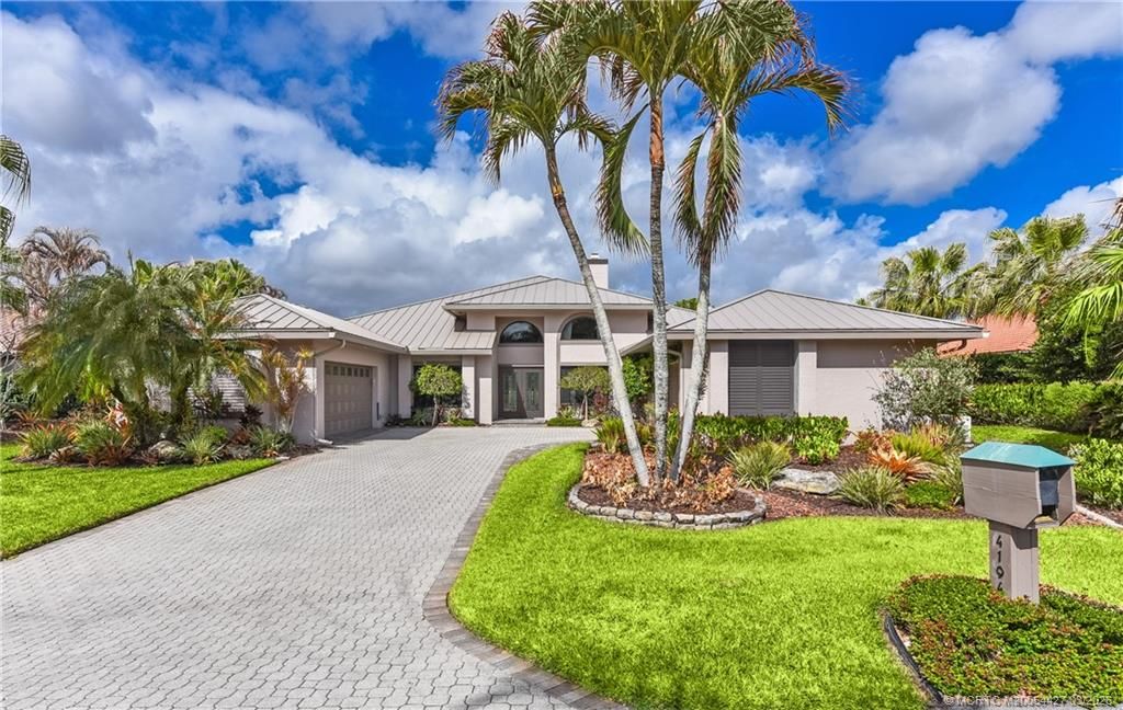 Photo of 4194 SW Gleneagle Circle, Palm City, FL 34990 (MLS # M20054427)