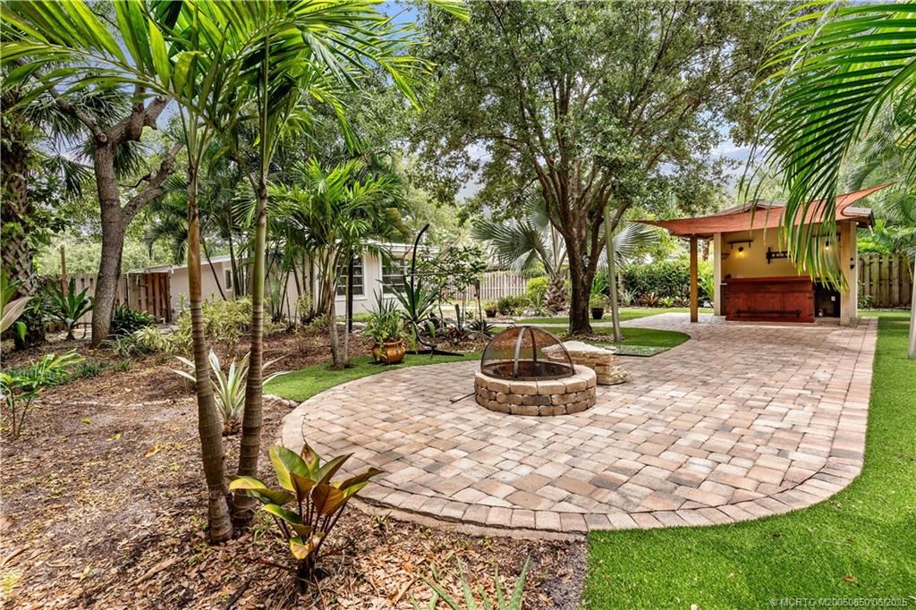 Photo of 709 SW Bryant Avenue, Stuart, FL 34994 (MLS # M20050850)