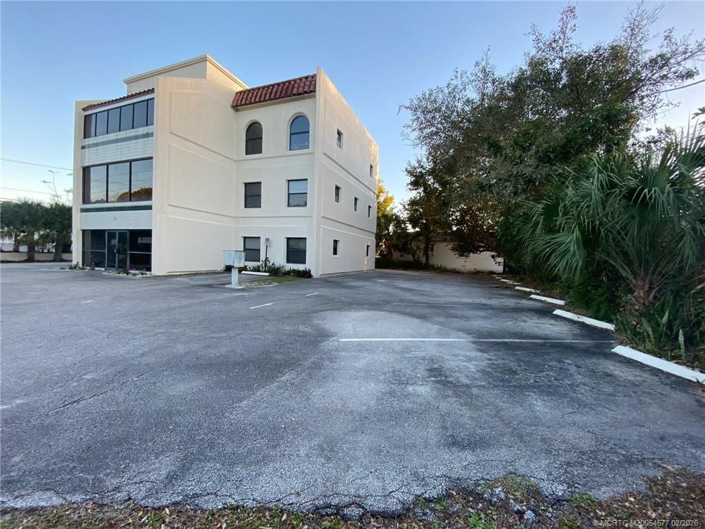 Photo of 528 SE Osceola Street #B1, Stuart, FL 34994 (MLS # M20054577)
