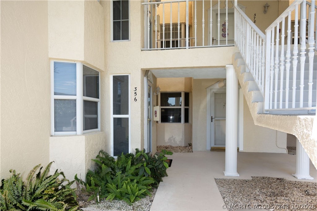 Photo of 356 Grove Isle Circle, Vero Beach, FL 32962 (MLS # M20057243)
