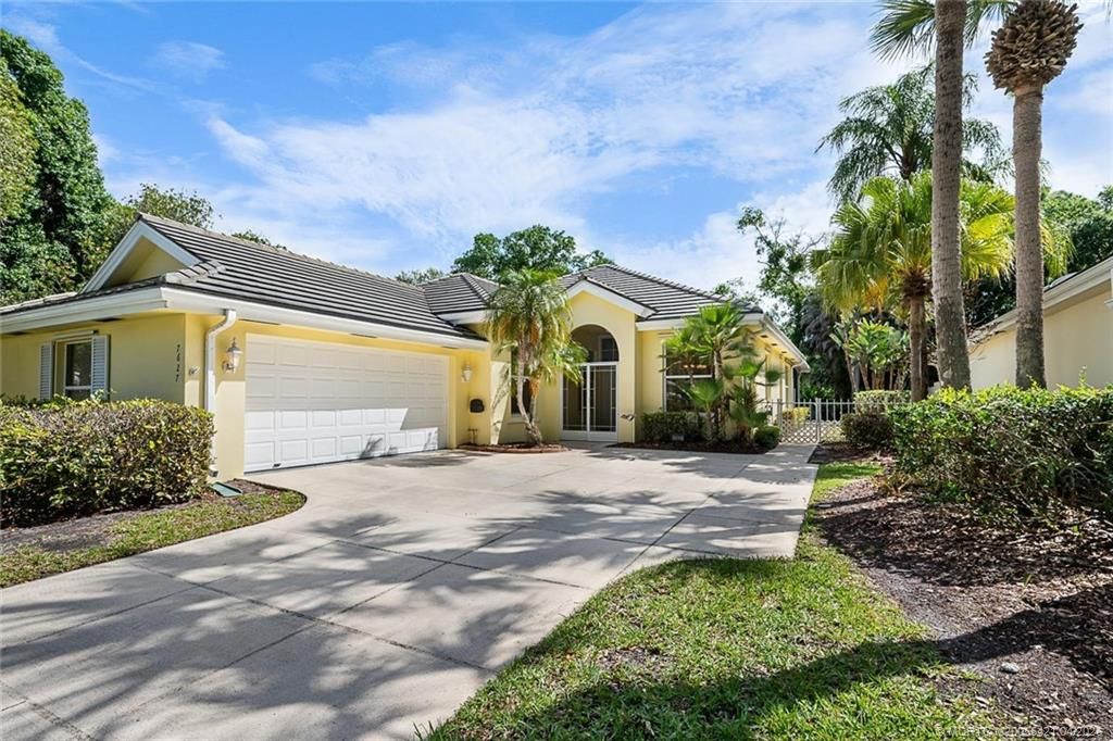 Photo of 7627 SE Fiddlewood Lane, Hobe Sound, FL 33455 (MLS # M20055421)