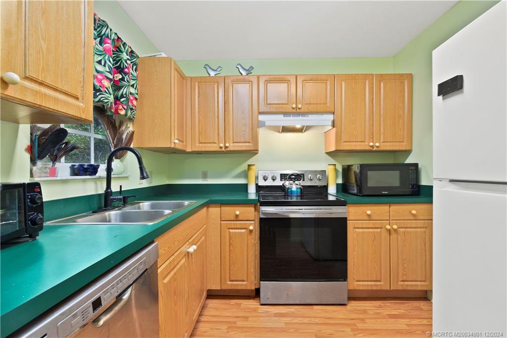 Palm City, Florida 34990, United States, 5 Bedrooms Bedrooms, ,4 BathroomsBathrooms,Residential,Pending,74669