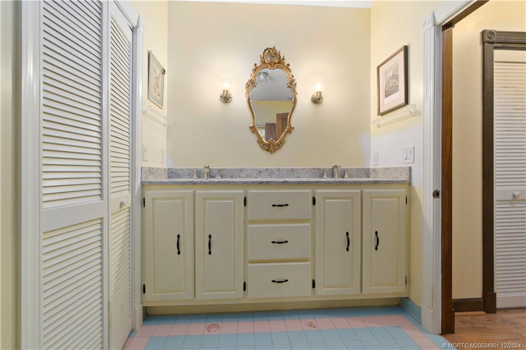 Palm City, Florida 34990, United States, 5 Bedrooms Bedrooms, ,4 BathroomsBathrooms,Residential,Pending,74669