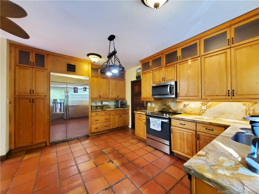 Palm City, Florida 34990, United States, 5 Bedrooms Bedrooms, ,4 BathroomsBathrooms,Residential,Pending,74669