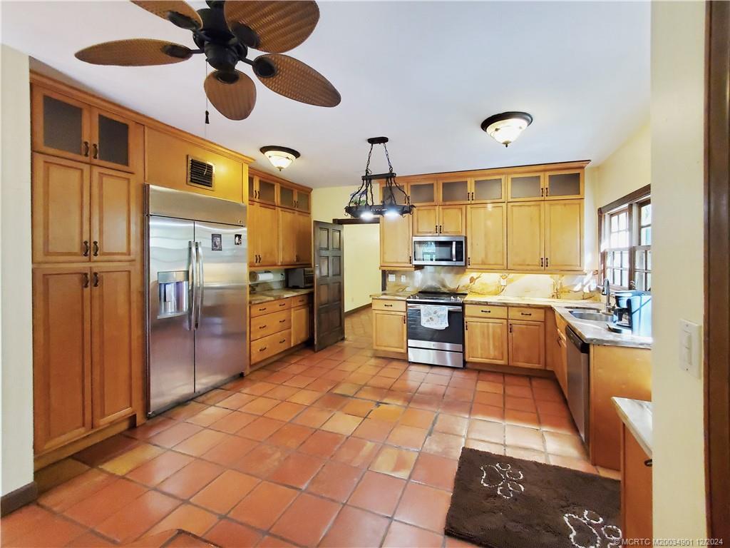 Palm City, Florida 34990, United States, 5 Bedrooms Bedrooms, ,4 BathroomsBathrooms,Residential,Pending,74669