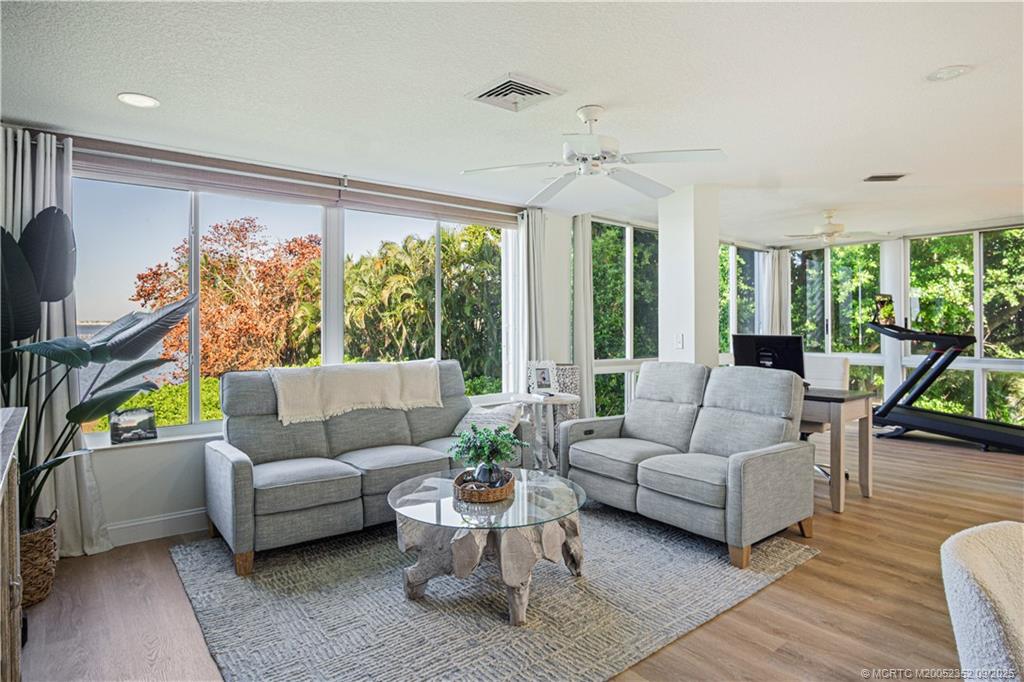 Stuart, Florida 34996, United States, 2 Bedrooms Bedrooms, ,2 BathroomsBathrooms,Residential,Active,217018