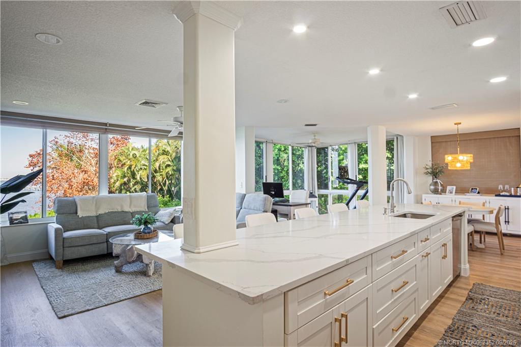 Stuart, Florida 34996, United States, 2 Bedrooms Bedrooms, ,2 BathroomsBathrooms,Residential,Active,217018