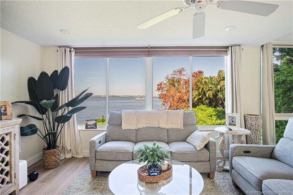 Stuart, Florida 34996, United States, 2 Bedrooms Bedrooms, ,2 BathroomsBathrooms,Residential,Active,217018