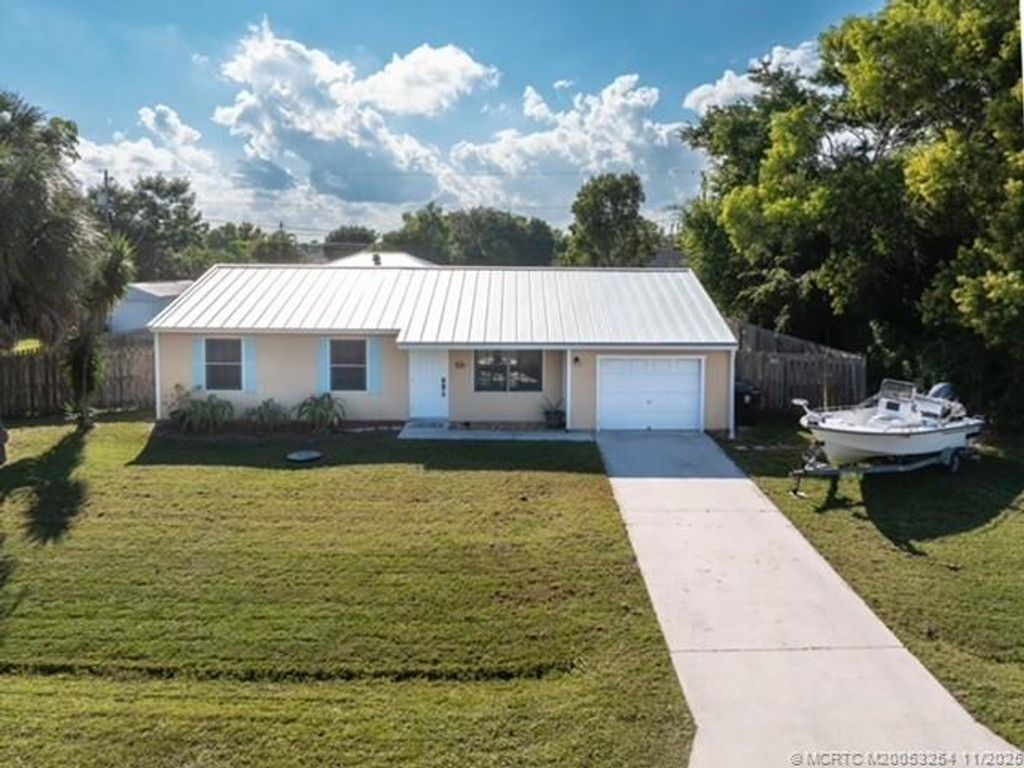 Photo of 3071 SE East Blackwell Drive, Port Saint Lucie, FL 34952 (MLS # M20053254)