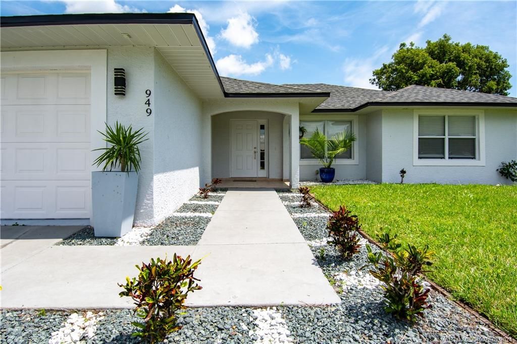 Photo of 949 SE Brookedge Avenue, Port Saint Lucie, FL 34983 (MLS # M20040078)